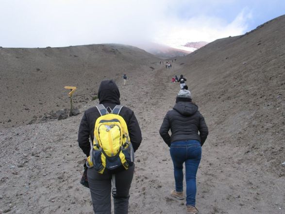 15. Caminata hacia el Refugio José Rivas