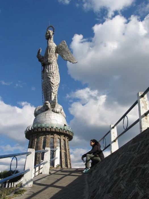 4. El Panecillo.jpg